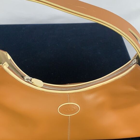 Tod’s tan leather satchel bag - Picture 8 of 11